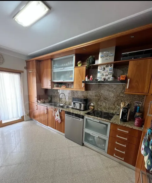 Apartamento T3 - Alhandra - Garagem e Arrecadação