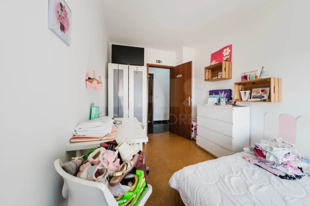 Apartamento T3 em Peniche com 110 m², perto do centro e da Universidade