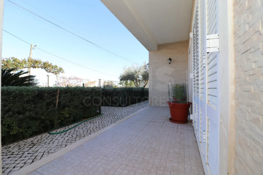 Moradia Térrea T4 Isolada, com Terreno e Garagem Samora Correia