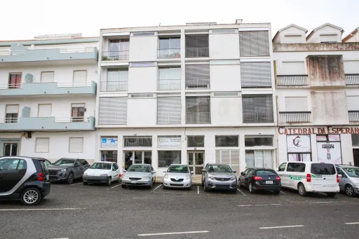 Amplitude e Conforto no Centro de Sobral de Monte Agraço Apartamento T2 Com Terraço