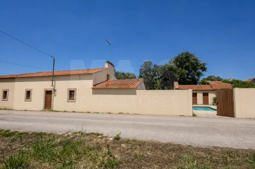 SPACE, PRIVACY, AND VERSATILITY | A HOME WITH OVER 300 m² IN TURQUEL