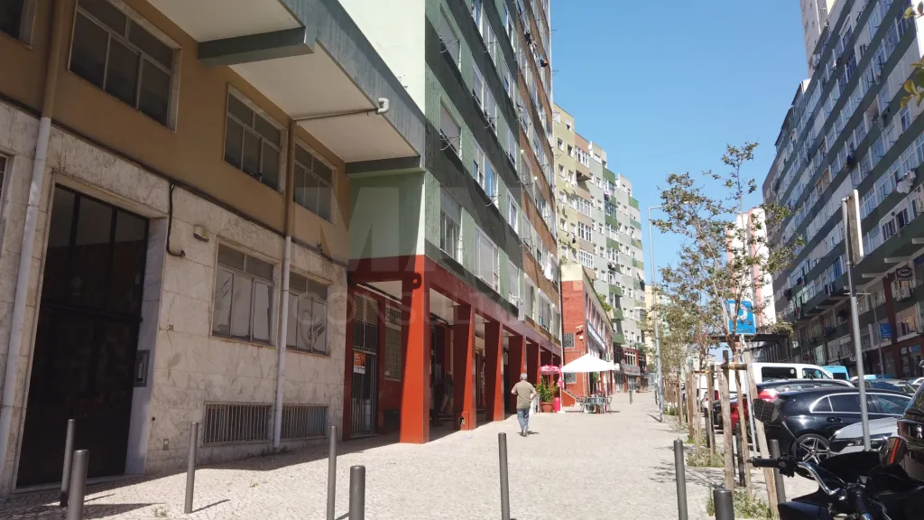 Warehouse - Pontinha | Avenida 25 de Abril