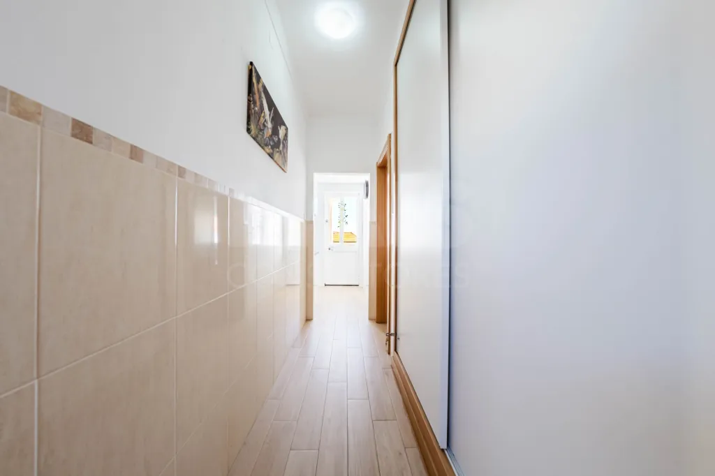 Apartamento T3+1 no Centro de Peniche com Terraço Privativo e Elevada Rentabilidade