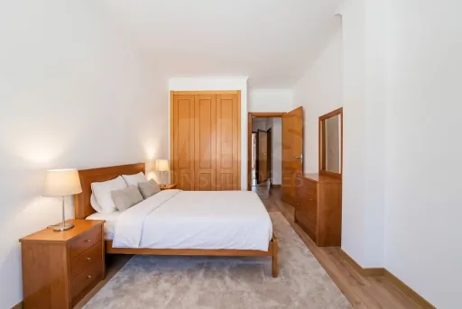 Apartamento T2 Semi-Novo | Terraço | Garagem | Bombarral