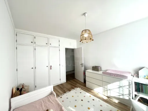 Fully renovated 3-bedroom apartment in Samora Correia