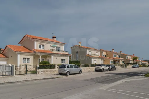 3-Bedroom Family Home 5 Minutes from the Beach - Silveira/Santa Cruz