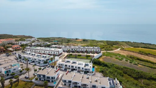 Moradia T4 com Vista Mar, Jacuzzi Panorâmico e Energia Solar | Lourinhã