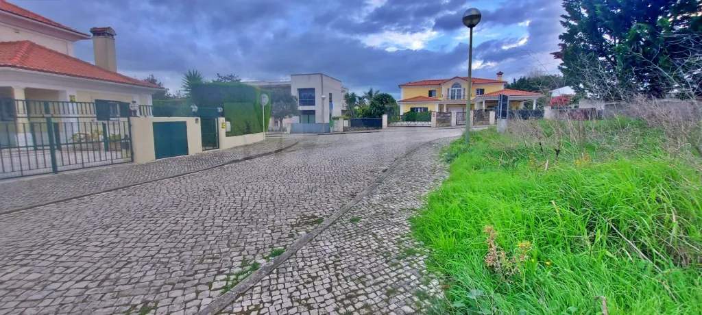 Terreno c/ Projeto Arq. Contemporânea na Beloura Sintra