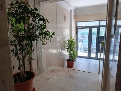 T2 em Carnide - Conforto, Luz e localização privilegiada.