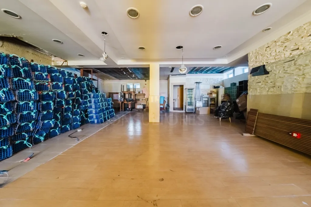 🌊 Prédio Exclusivo de 600 m² na Avenida Mais Prestigiada de Peniche com Vista Mar