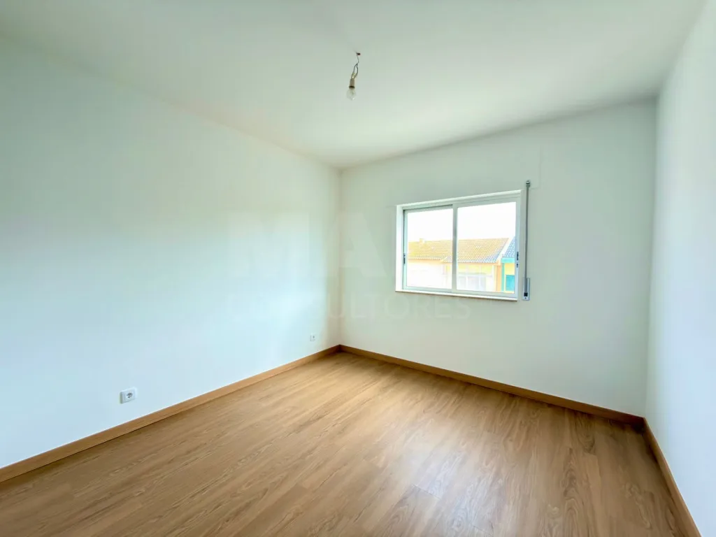 Apartamento T2  / 2 andar esquerdo