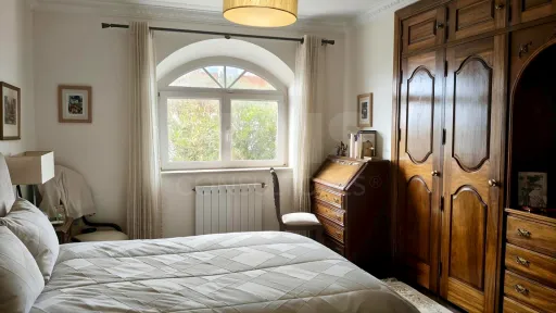 Moradia T5 de Prestígio com Vista Mar, Terreno de 2.075 m² e Detalhes Artísticos Exclusivos