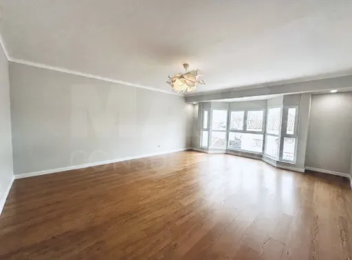 Apartamento T2 totalmente remodelado a estrear no Centro de Samora Correia