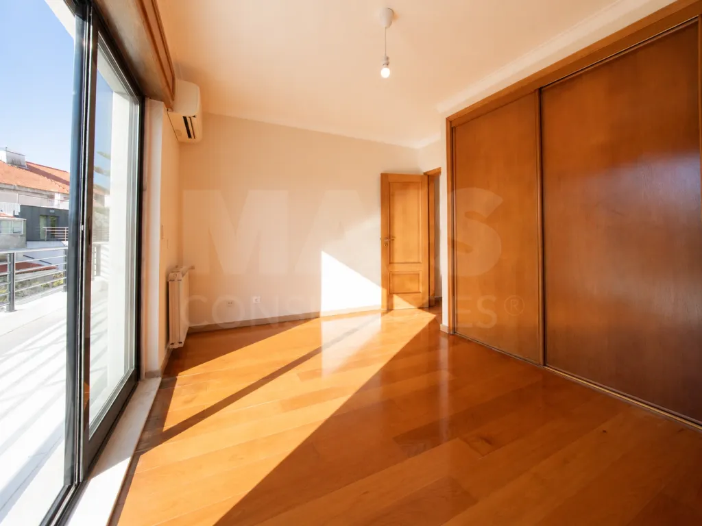 T2+1 em Condomínio Privado | 167 m² | 2 Lugares de Garagem | Jardim do Torel