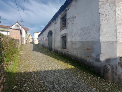 Casa Senhorial com Brazão em Coja- Arganil.