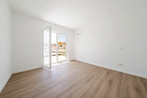 Exclusiva Moradia T4 Moderna com Conforto e Elegância Perto das Praias de Peniche