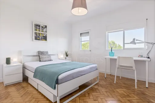 T3 + 1 totalmente remodelado com arrecadação