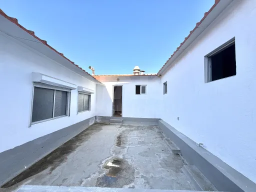 Apartamento T1+2 com terraço no centro de Samora Correia