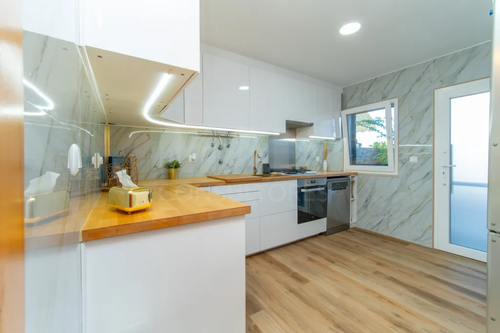 Moradia T2+2 totalmente remodelada com piscina aquecida no Porto Alto