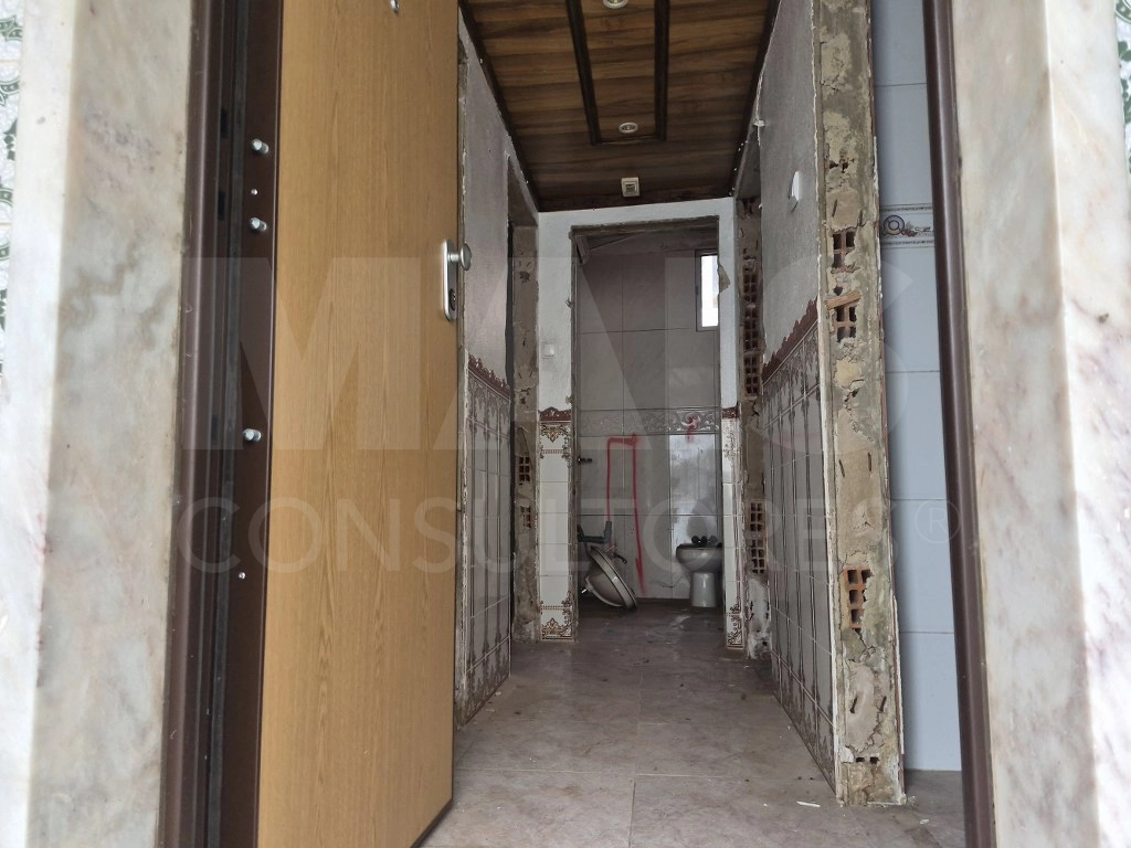 Oportunidade de Investimento em Vialonga – Moradia T2 para Remodelação