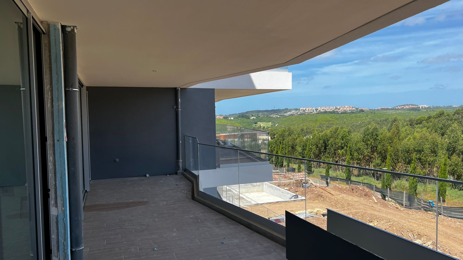 T3 com 2 Suítes e 50m2 de Varanda. Belas Clube de Campo