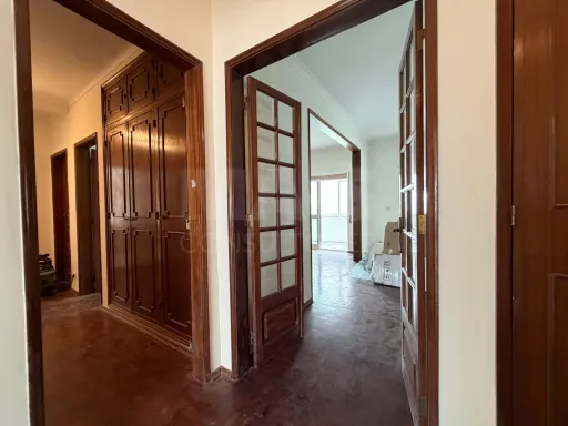 Apartamento T4 em Carnide