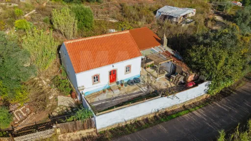 2-bedr. house with land