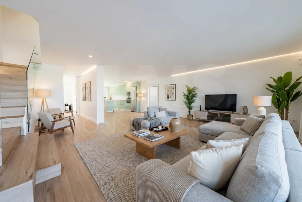 Modern 3-Bedroom + 2, House with Ocean Views and a Panoramic Terrace