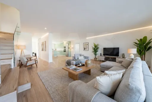 Moradia T3+2 Moderna com Vista Mar e Terraço Panorâmico