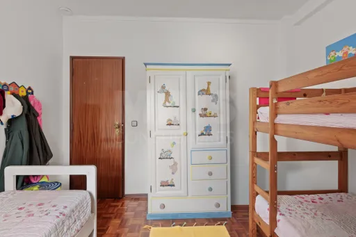 Moradia Térrea T4 em terreno de 2.605m2 em Olho Marinho
