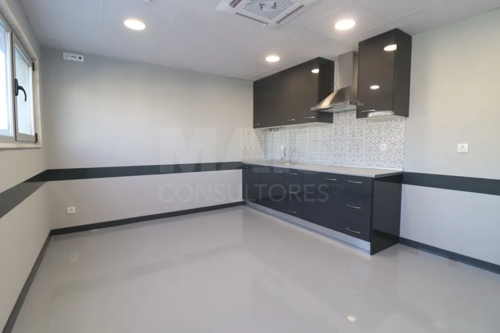 Pavilhão Industrial novo no Carregado com 624 m2 de Terreno e 312 m2 de Construção