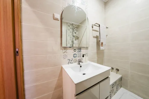 Apartamento T3+1 no Centro de Peniche com Terraço Privativo e Elevada Rentabilidade