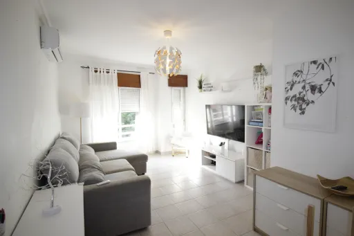 2-bedr. apartment with two fronts in Arcena, Alverca