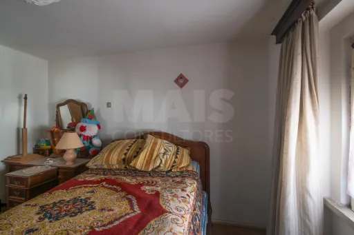 Duas Moradias com Terreno de 1.480 m² no centro da Lourinhã