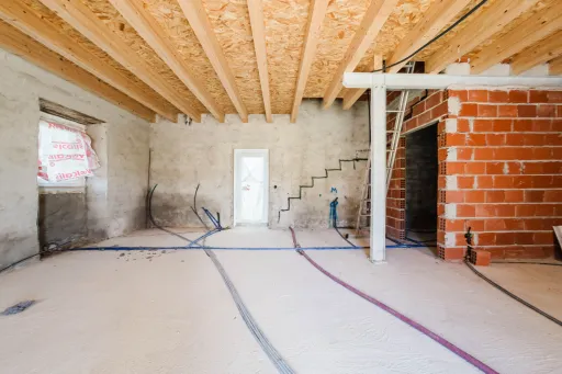 Moradia para remodelar em terreno com 1.809m2