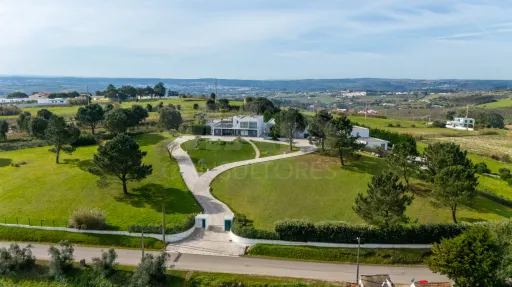 Moradia T4 de luxo no Barrocalvo, Carvalhal, Bombarral
