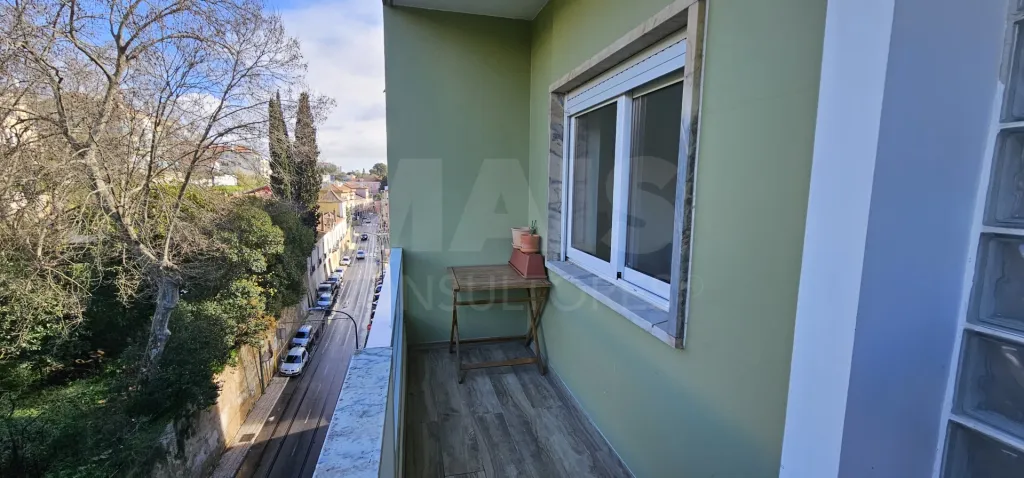 T1 Dafundo com Varanda Zona Ribeirinha