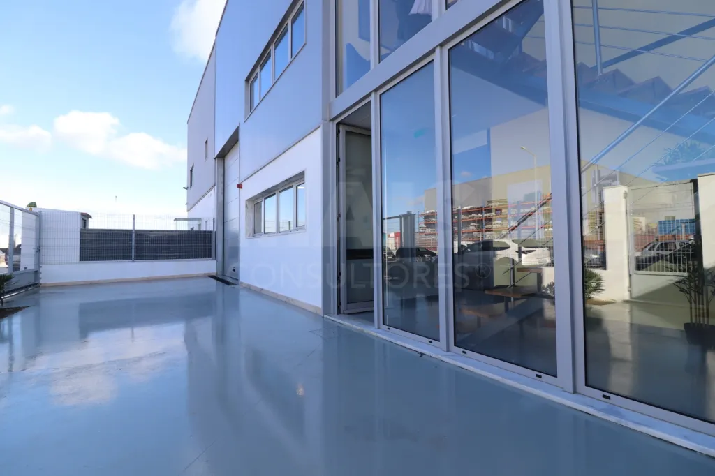 Pavilhão Industrial novo no Carregado com 624 m2 de Terreno e 312 m2 de Construção