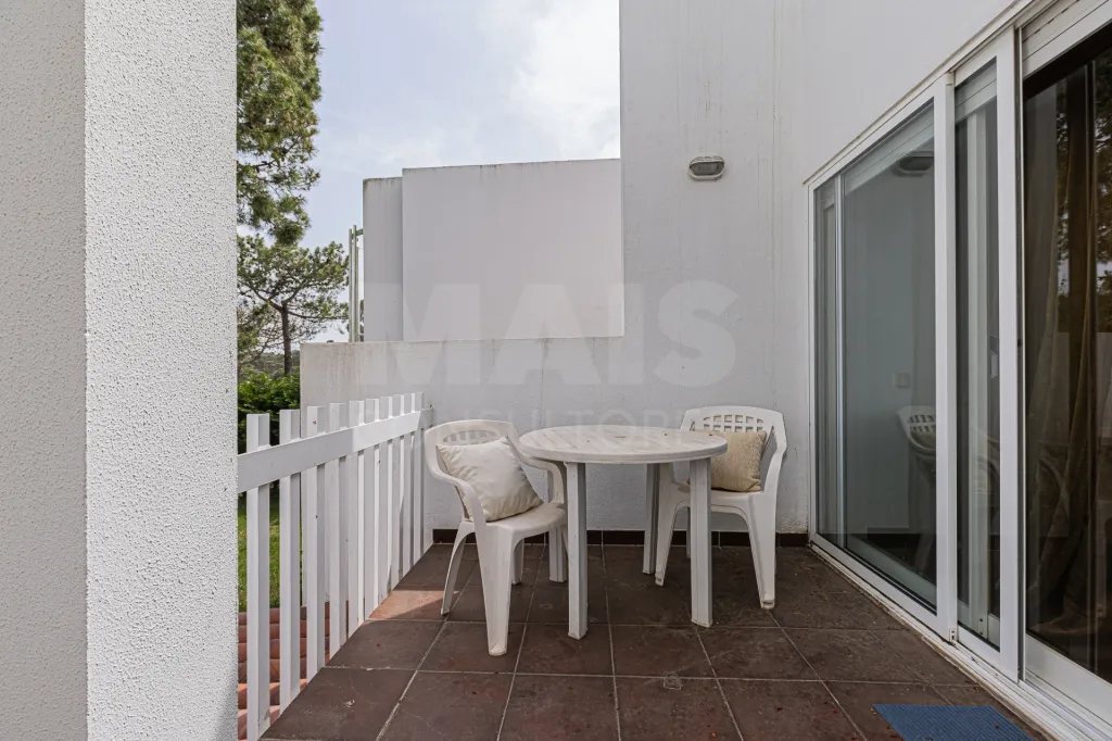 Moradia Contemporânea com terreno 700m2 em Soltroia – Próxima da Praia