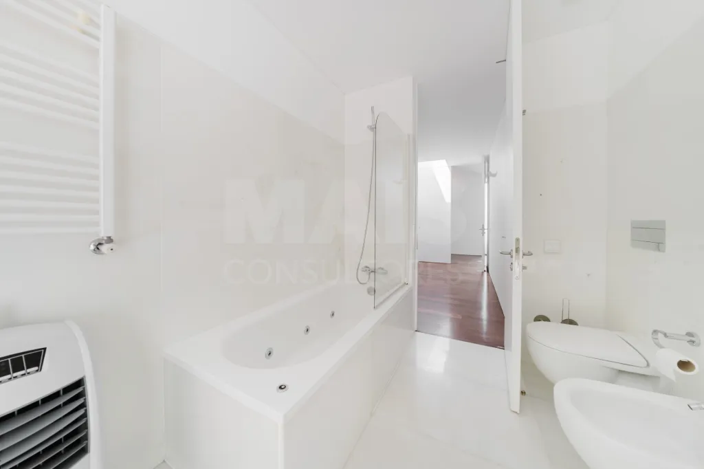 Moradia T4 com piscina inserida num Resort em lote com 1191m2