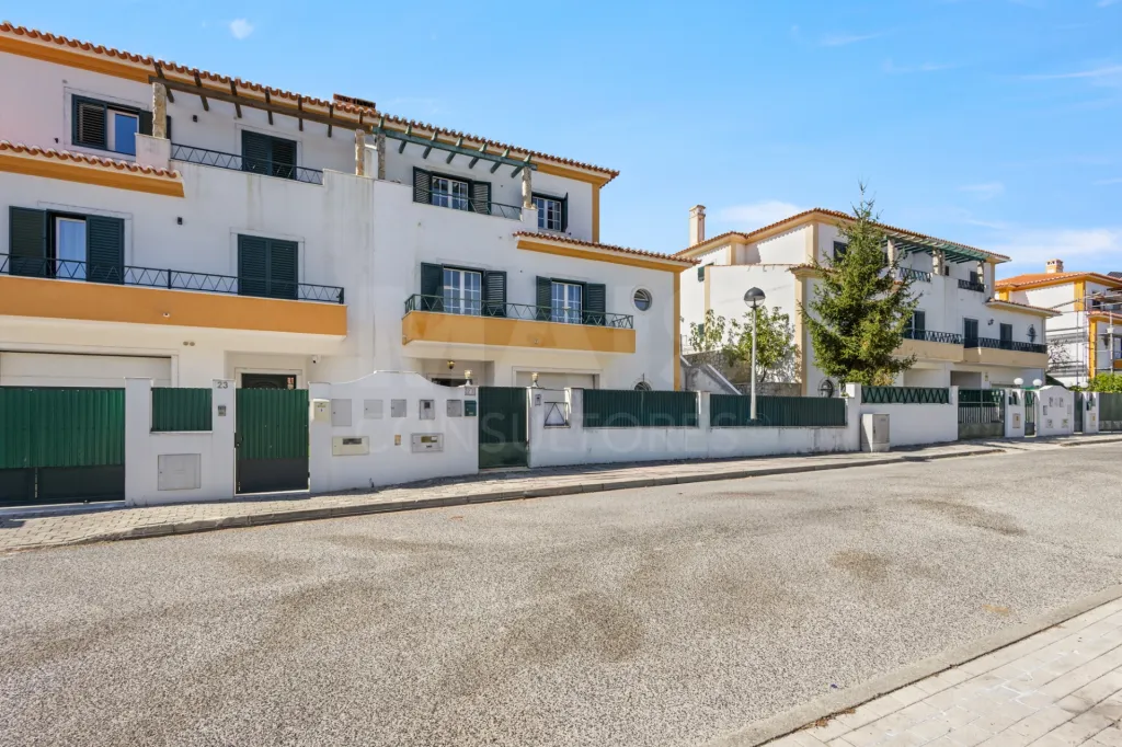Excelente Moradia T3 com área exterior de lazer e Garagem Ampla