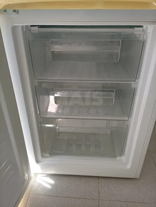 Apartamento com 4 assoalhadas e prédio com elevador
