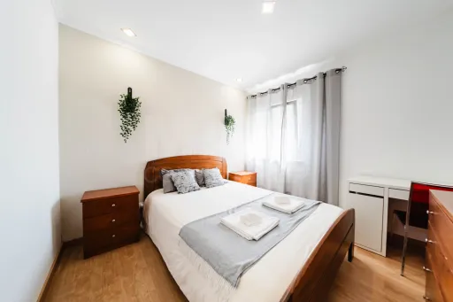 Apartamento T3+1 no Centro de Peniche com Terraço Privativo e Elevada Rentabilidade