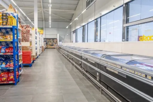 Prédio Comercial no Porto Paços de Ferreira para Mercado e Lojas Construção Nova