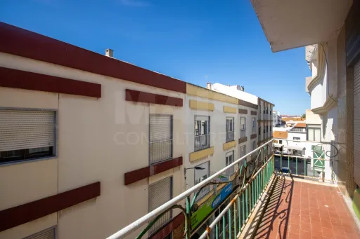 Prédio no Centro de Peniche!