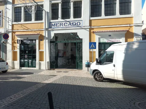 Moradia T2 + 1 Remodelada no centro de Alhandra.
