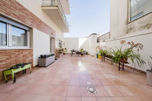 Apartamento T2 com terraço e garagem nas Caldas da Rainha