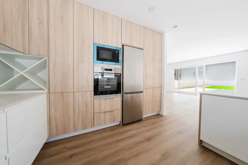 Exclusiva Moradia T4 Moderna com Conforto e Elegância Perto das Praias de Peniche