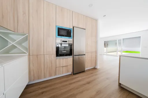 Exclusiva Moradia T4 Moderna com Conforto e Elegância Perto das Praias de Peniche