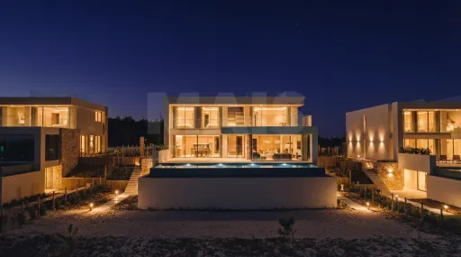 Moradia T5 com Piscina - Vista Golfe e Mar